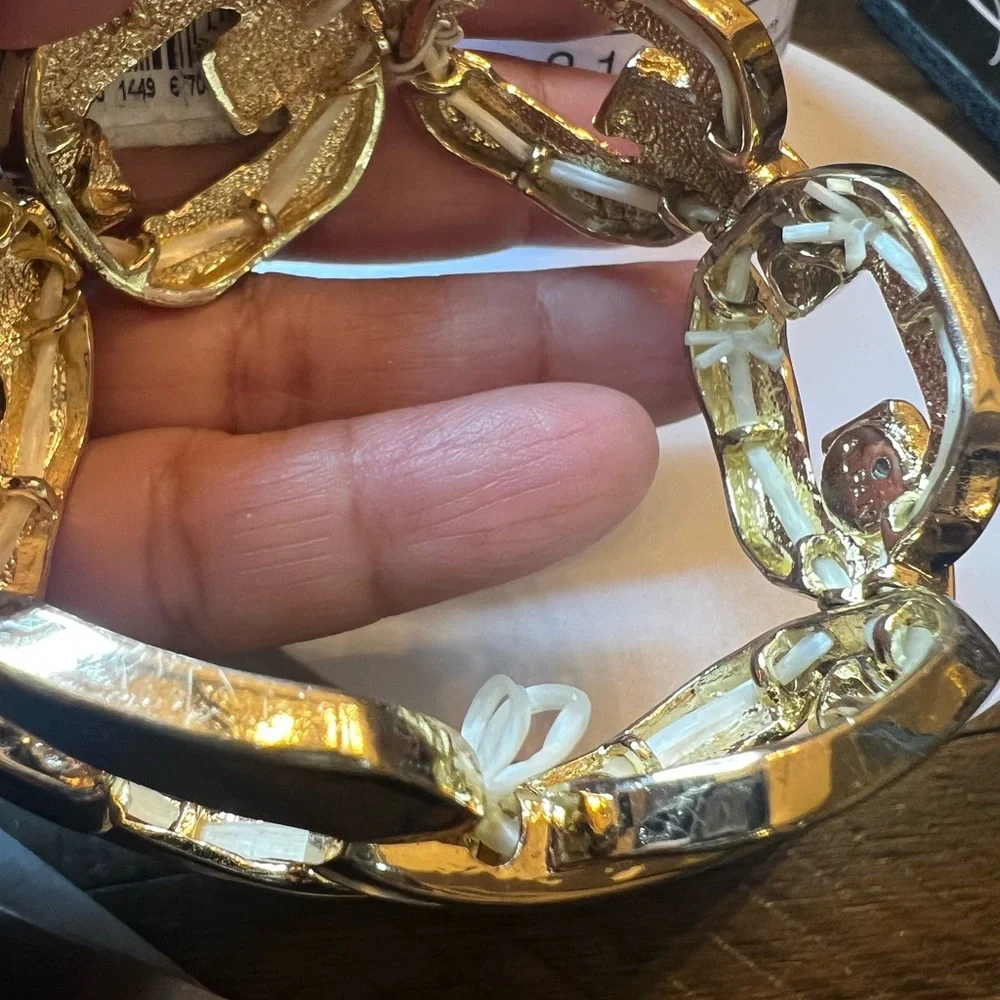 NWT Gold Link Stretch Bracelet - Picture 4 of 4